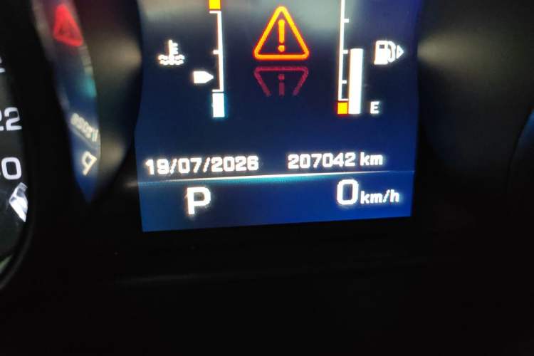 Used Land Rover Discovery Sport 2016 2.0T SE Odometer Close Up
