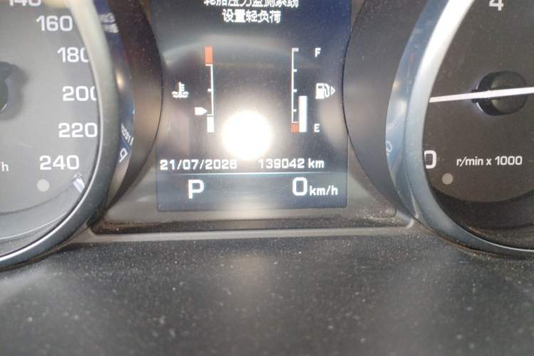 Used Land Rover Discovery Sport 2016 2.0T HSE LUXURY Odometer Close Up