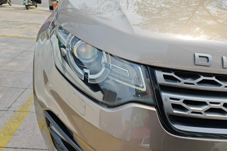 Used Land Rover Discovery Sport 2016 2.0T SE Right Front Headlight