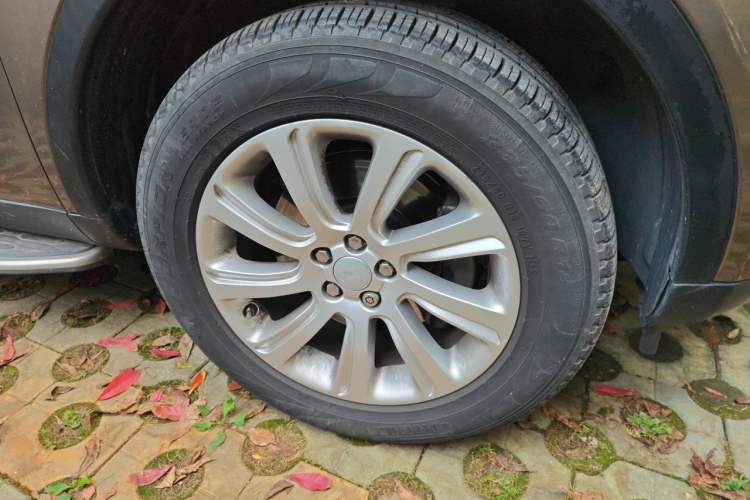 Used Land Rover Discovery Sport 2016 2.0T SE Right Front Wheel Hub