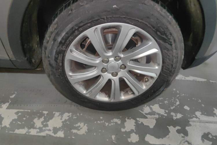 Used Land Rover Discovery Sport 2016 2.0T SE Right Front Wheel Hub