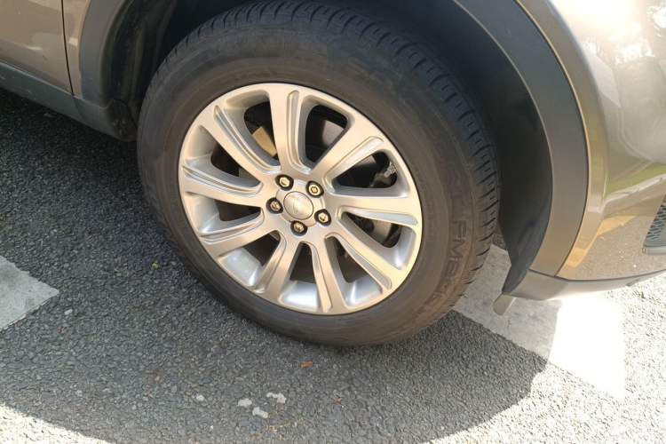Used Land Rover Discovery Sport 2016 2.0T SE Right Front Wheel Hub