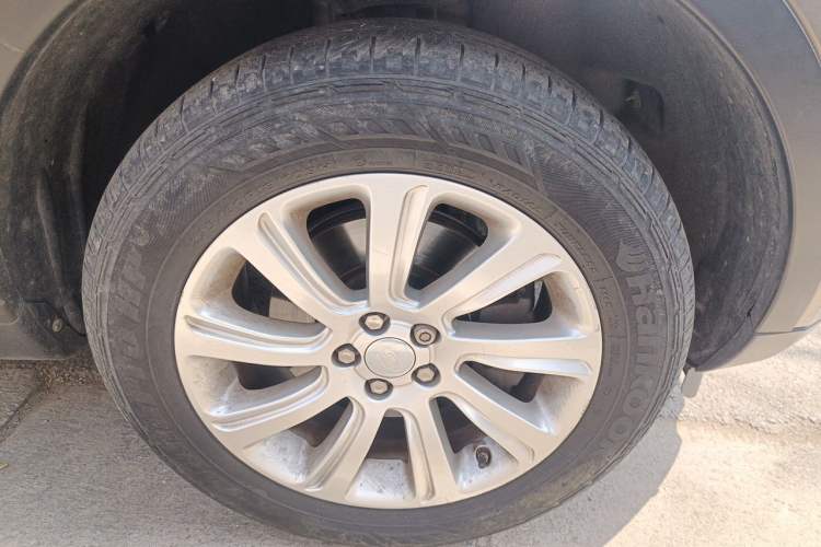 Used Land Rover Discovery Sport 2016 2.0T SE Right Front Wheel Hub