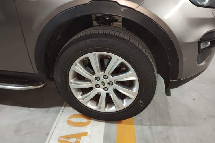Used Land Rover Discovery Sport 2016 2.0T SE Right Front Wheel Hub