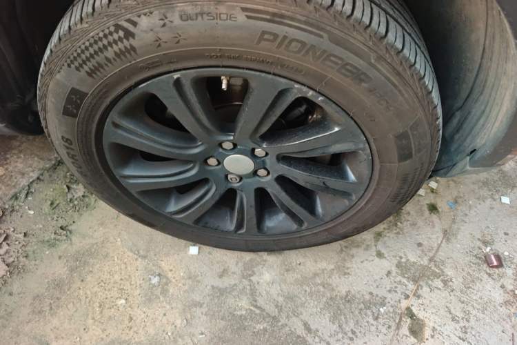 Used Land Rover Discovery Sport 2016 2.0T SE Right Front Wheel Hub