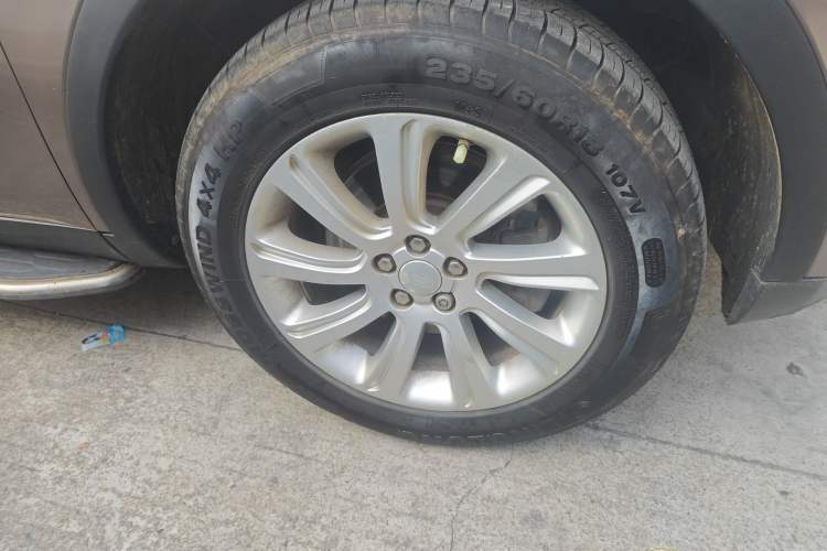 Used Land Rover Discovery Sport 2016 2.0T SE Right Front Wheel Hub