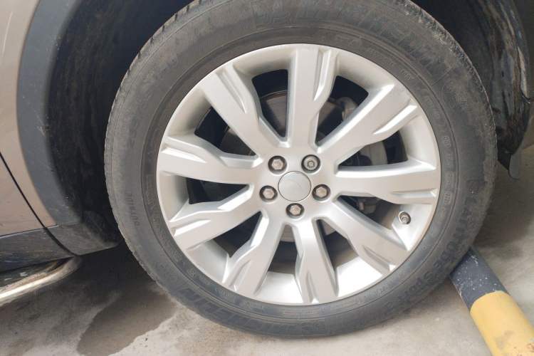 Used Land Rover Discovery Sport 2016 2.0T HSE LUXURY Right Front Wheel Hub
