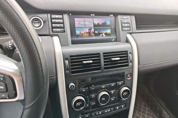 Used Land Rover Discovery Sport 2016 2.0T HSE Audio And AC Panel
