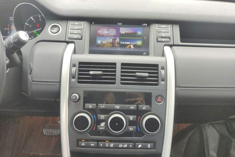 Used Land Rover Discovery Sport 2016 2.0T HSE Audio And AC Panel