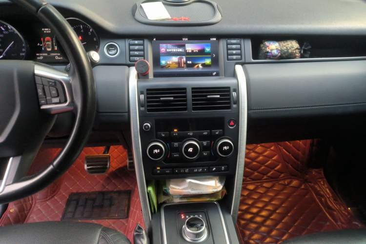 Used Land Rover Discovery Sport 2016 2.0T HSE Audio And AC Panel