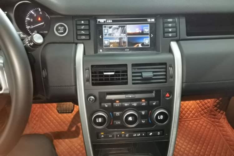 Used Land Rover Discovery Sport 2016 2.0T HSE Audio And AC Panel