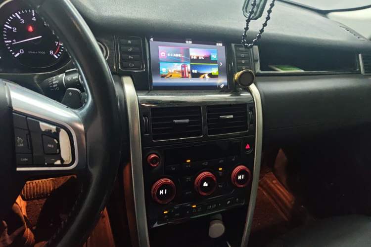 Used Land Rover Discovery Sport 2016 2.0T HSE Audio And AC Panel
