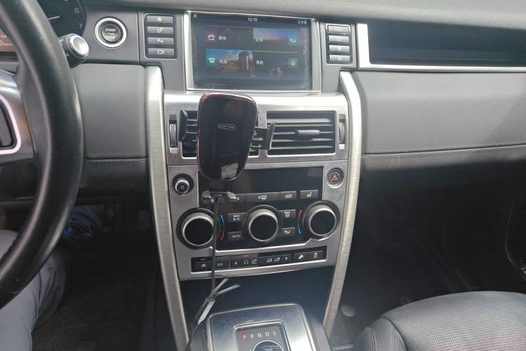 Used Land Rover Discovery Sport 2016 2.0T HSE Audio And AC Panel