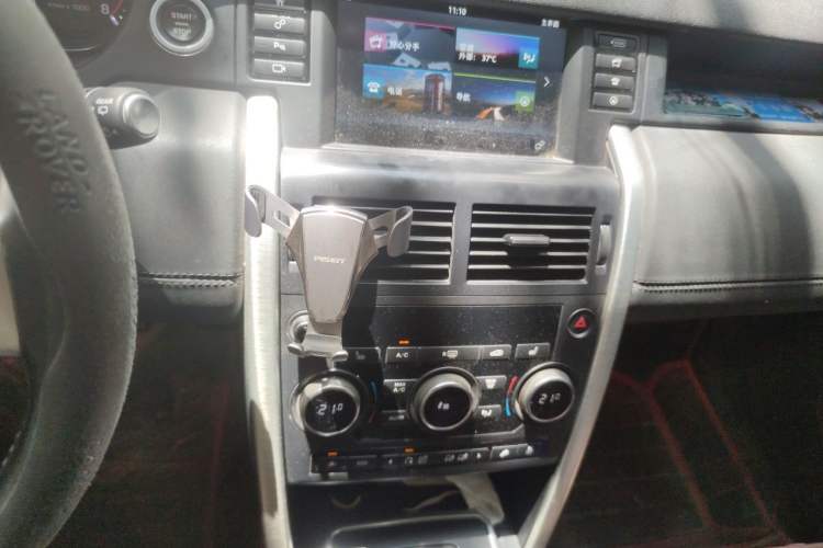 Used Land Rover Discovery Sport 2016 2.0T HSE Audio And AC Panel