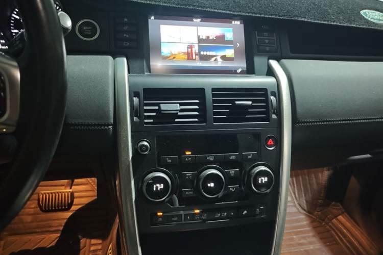 Used Land Rover Discovery Sport 2016 2.0T HSE Audio And AC Panel