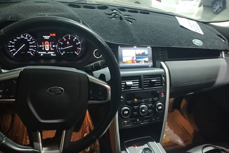 Used Land Rover Discovery Sport 2016 2.0T HSE Center Console
