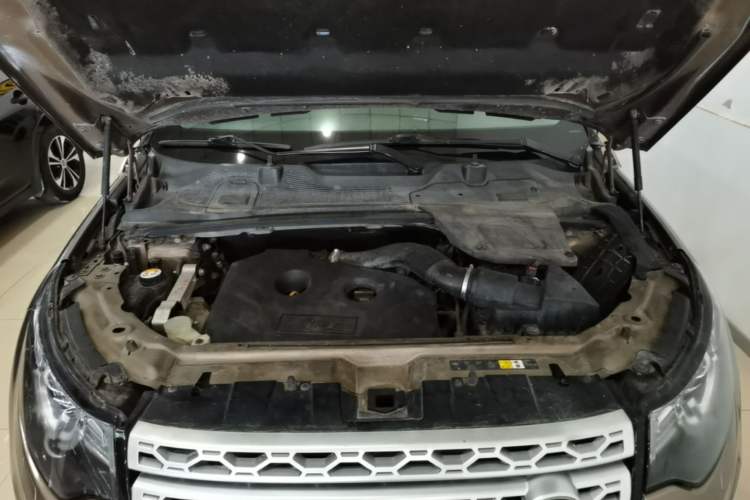 Used Land Rover Discovery Sport 2016 2.0T HSE Engine Bay