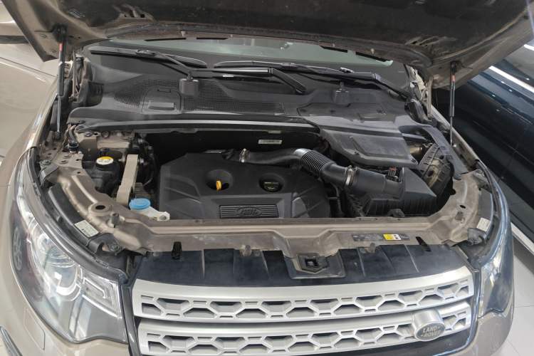 Used Land Rover Discovery Sport 2016 2.0T HSE Engine Bay