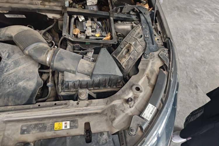 Used Land Rover Discovery Sport 2016 2.0T HSE Engine Bay Left