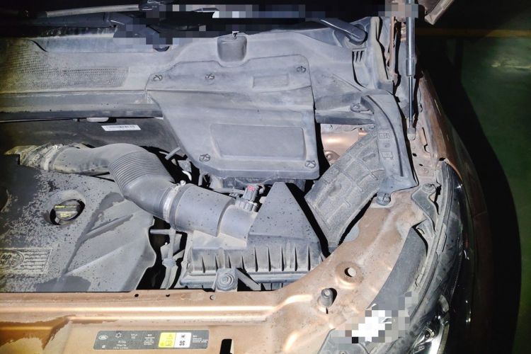 Used Land Rover Discovery Sport 2016 2.0T SE Engine Bay Left
