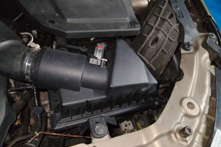 Used Land Rover Discovery Sport 2016 2.0T HSE Engine Bay Left