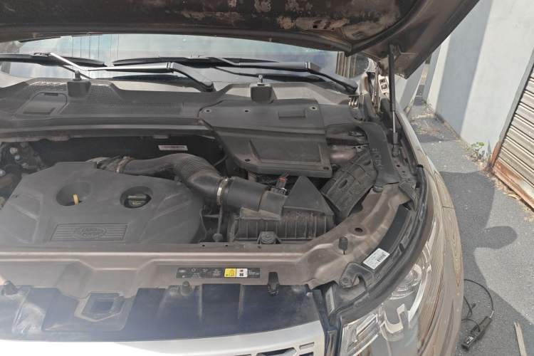 Used Land Rover Discovery Sport 2016 2.0T HSE Engine Bay Left