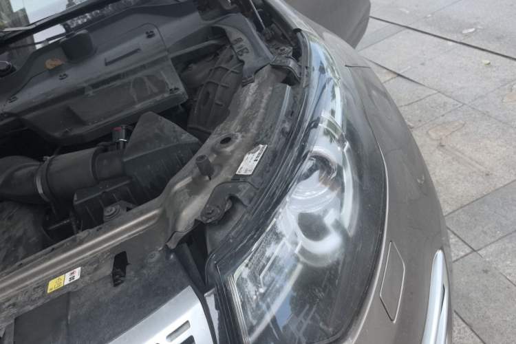 Used Land Rover Discovery Sport 2016 2.0T HSE Engine Bay Left