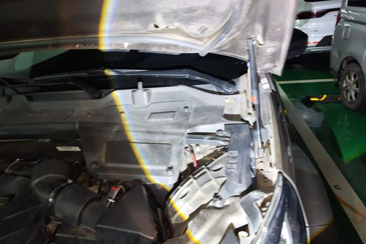 Used Land Rover Discovery Sport 2016 2.0T S Engine Bay Left