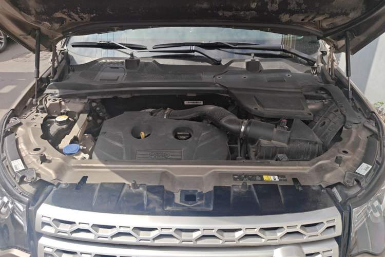 Used Land Rover Discovery Sport 2016 2.0T HSE Engine Bay