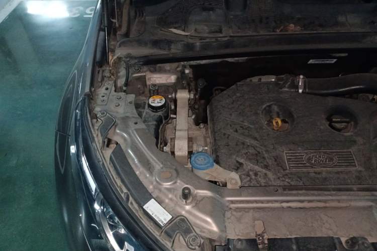 Used Land Rover Discovery Sport 2016 2.0T SE Engine Bay Right