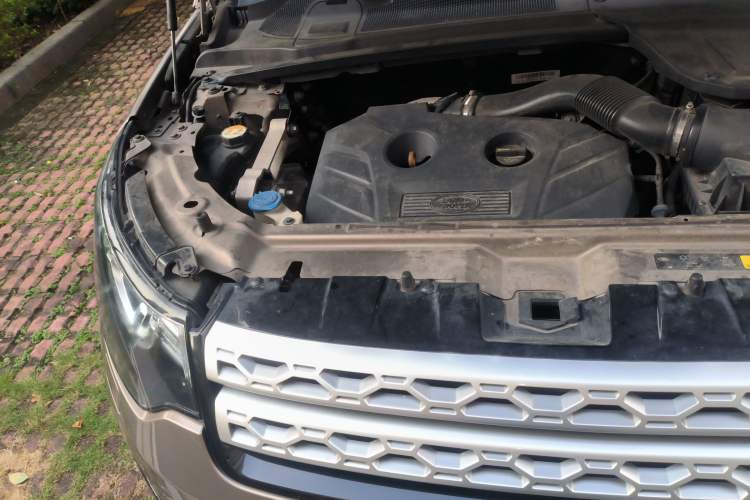 Used Land Rover Discovery Sport 2016 2.0T HSE Engine Bay Right