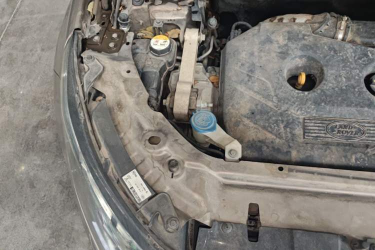 Used Land Rover Discovery Sport 2016 2.0T HSE Engine Bay Right