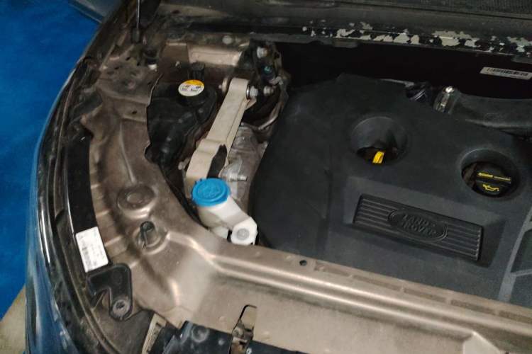 Used Land Rover Discovery Sport 2016 2.0T HSE Engine Bay Right