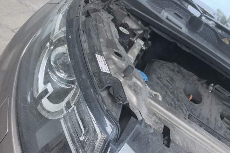 Used Land Rover Discovery Sport 2016 2.0T HSE Engine Bay Right