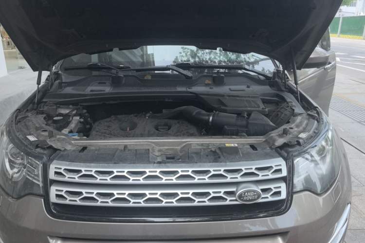 Used Land Rover Discovery Sport 2016 2.0T HSE Engine Bay