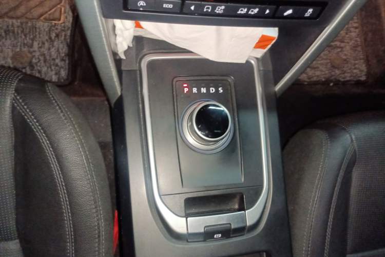 Used Land Rover Discovery Sport 2016 2.0T SE Gear Lever