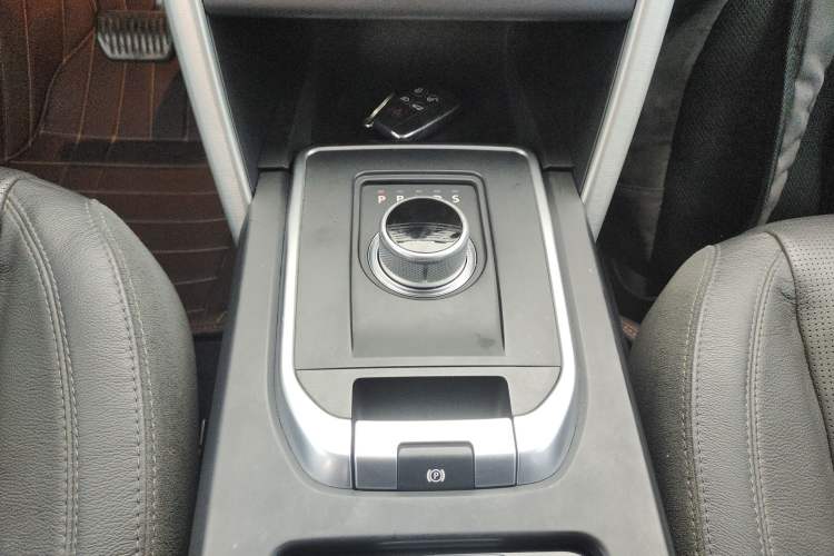 Used Land Rover Discovery Sport 2016 2.0T HSE Gear Lever