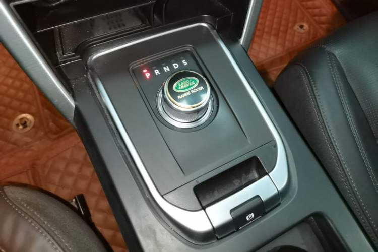 Used Land Rover Discovery Sport 2016 2.0T HSE Gear Lever