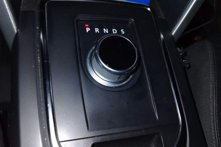 Used Land Rover Discovery Sport 2016 2.0T HSE Gear Lever