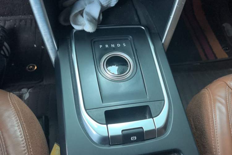 Used Land Rover Discovery Sport 2016 2.0T HSE Gear Lever