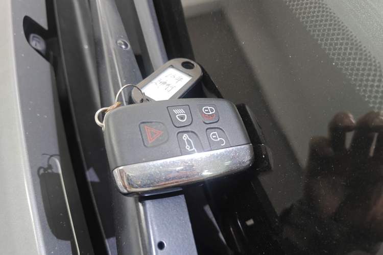 Used Land Rover Discovery Sport 2016 2.0T HSE Interior 1