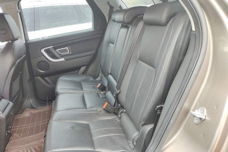 Used Land Rover Discovery Sport 2016 2.0T HSE Interior 4
