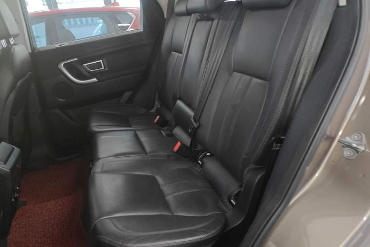 Used Land Rover Discovery Sport 2016 2.0T HSE Interior 4
