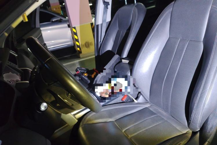 Used Land Rover Discovery Sport 2016 2.0T SE Left Front Seat