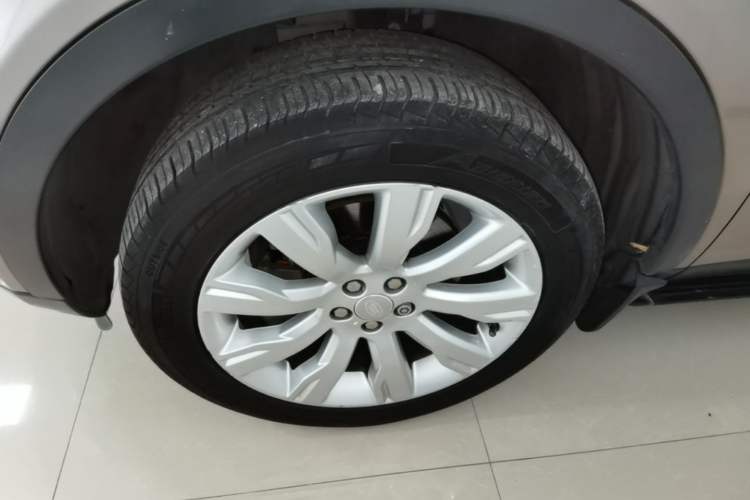 Used Land Rover Discovery Sport 2016 2.0T HSE Left Front Wheel Hub