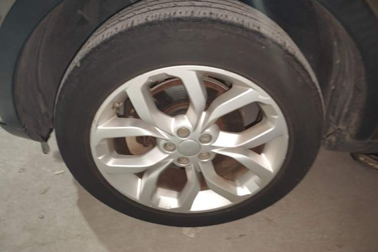 Used Land Rover Discovery Sport 2016 2.0T HSE Left Front Wheel Hub
