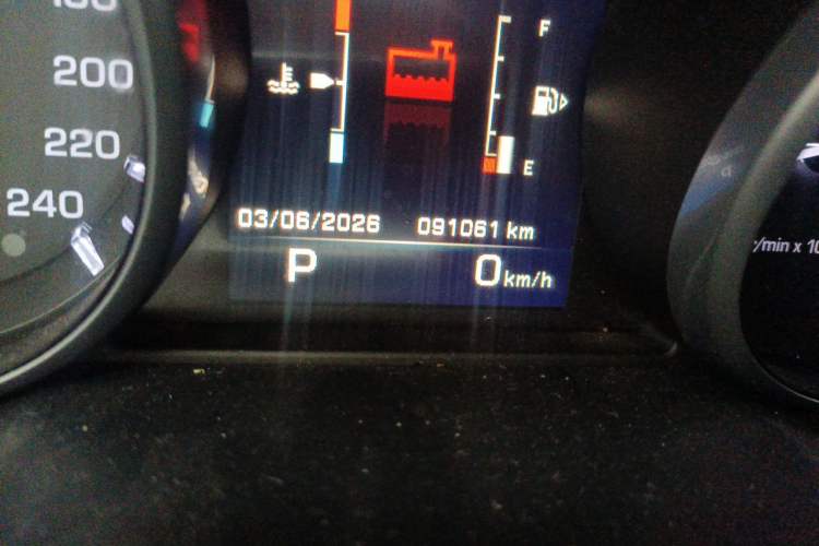 Used Land Rover Discovery Sport 2016 2.0T HSE LUXURY Odometer Close Up