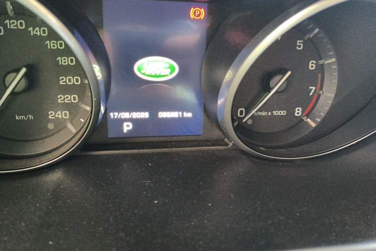 Used Land Rover Discovery Sport 2016 2.0T HSE Odometer Close Up