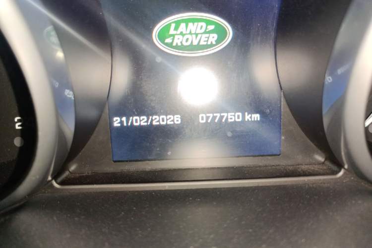 Used Land Rover Discovery Sport 2016 2.0T SE Odometer Close Up