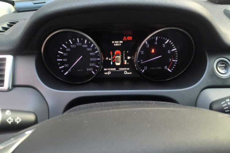 Used Land Rover Discovery Sport 2016 2.0T HSE Odometer Close Up